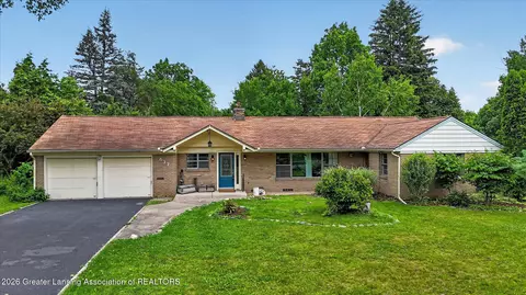 637 Whitehills Dr, East Lansing, MI 48823