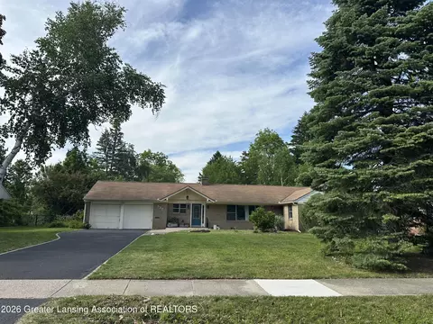 637 Whitehills Dr, East Lansing, MI 48823