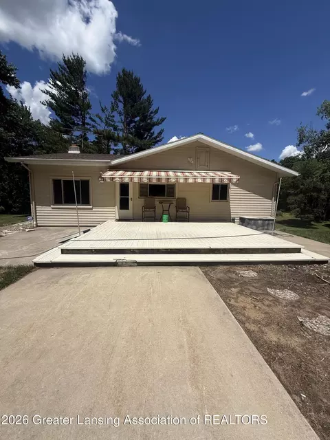 479 105th Ave, Plainwell, MI 49080