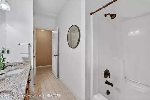 Bath - 505 W Spring Meadows Ln, Dewitt, MI 48820 photo 5 of 5