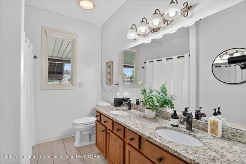 Bath - 505 W Spring Meadows Ln, Dewitt, MI 48820 photo 4 of 5