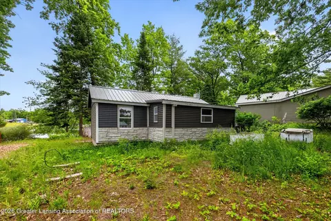 6919 S Ruby St, Harrison, MI 48625