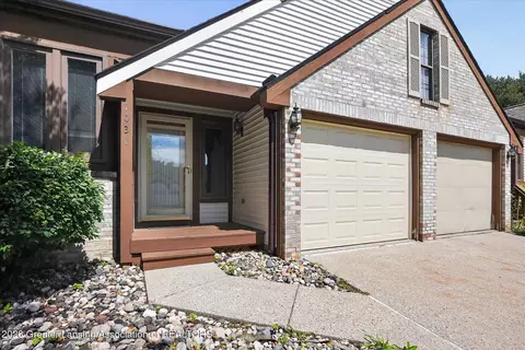 1031 Rolling Green Ln, Lansing, MI 48917