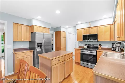 Kitchen - 3294 Hidden Ridge Dr, Dewitt, MI 48820 photo 2 of 4