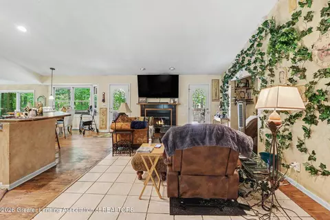 Entry Way - 12595 Wood Rd, Dewitt, MI 48820 photo 3 of 3