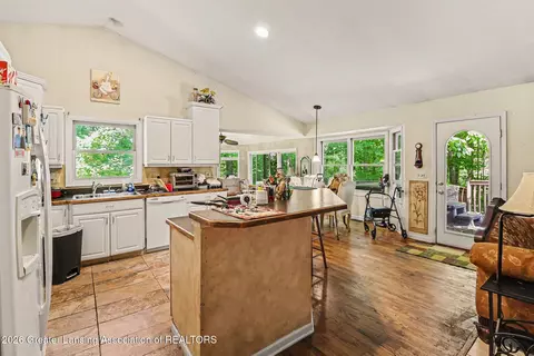 Kitchen - 12595 Wood Rd, Dewitt, MI 48820 photo 1 of 2