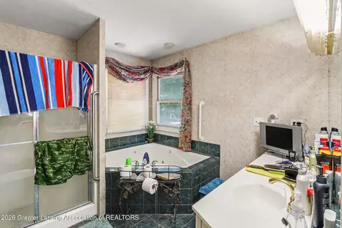 Bath - 12595 Wood Rd, Dewitt, MI 48820 photo 2 of 2