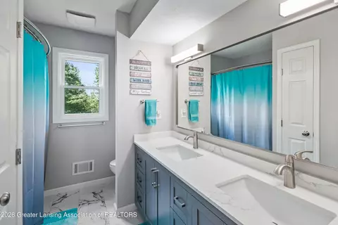 Bath - 824 Amesbury Dr, Dewitt, MI 48820 photo 5 of 5
