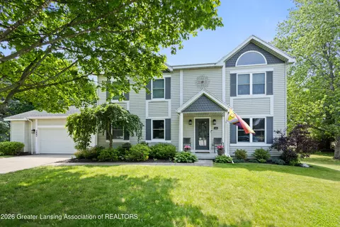 824 Amesbury Dr, Dewitt, MI 48820