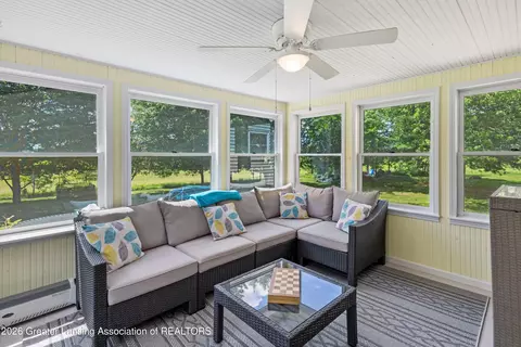 Exterior - 824 Amesbury Dr, Dewitt, MI 48820 photo 4 of 7