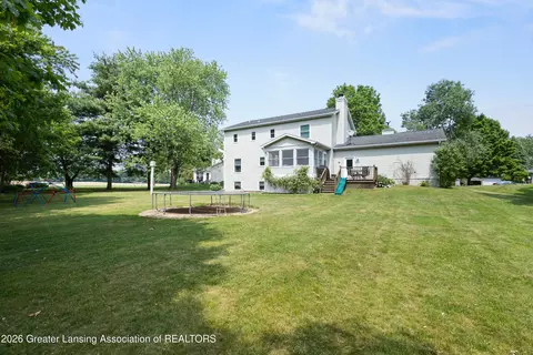 Exterior - 824 Amesbury Dr, Dewitt, MI 48820 photo 6 of 7