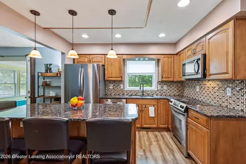 Kitchen - 824 Amesbury Dr, Dewitt, MI 48820 photo 3 of 3