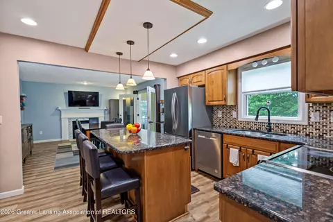 Kitchen - 824 Amesbury Dr, Dewitt, MI 48820 photo 2 of 3