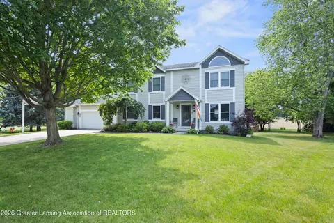 Exterior - 824 Amesbury Dr, Dewitt, MI 48820 photo 5 of 7