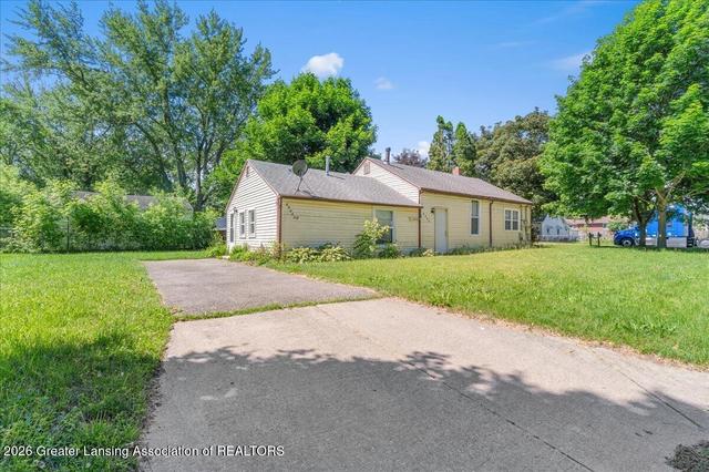 3705 Burchfield Dr, Lansing, MI 48910
