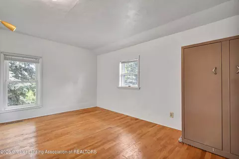 Bedroom - 4360 Drumheller Rd, Bath, MI 48808 photo 7 of 8