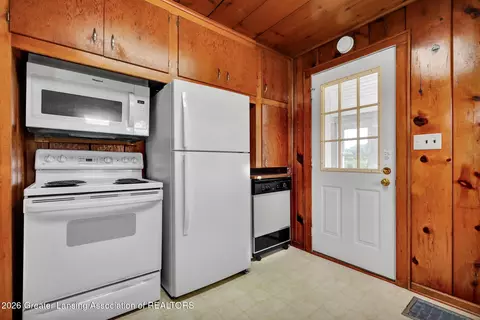 Kitchen - 4360 Drumheller Rd, Bath, MI 48808 photo 3 of 3