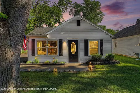1064 Hannah Ave, Lansing, MI 48906
