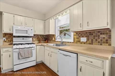 Kitchen - 4264 Kim Rye Ln, Holt, MI 48842 photo 1 of 2