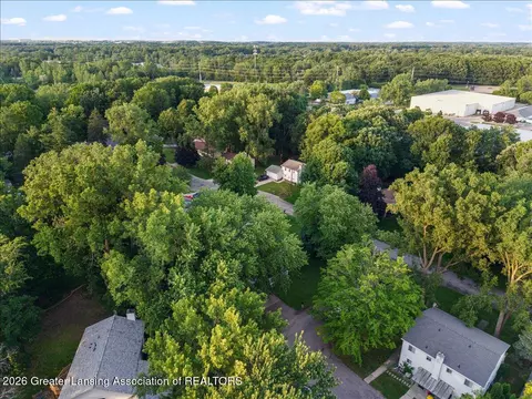 View/Area - 4264 Kim Rye Ln, Holt, MI 48842 photo 4 of 5