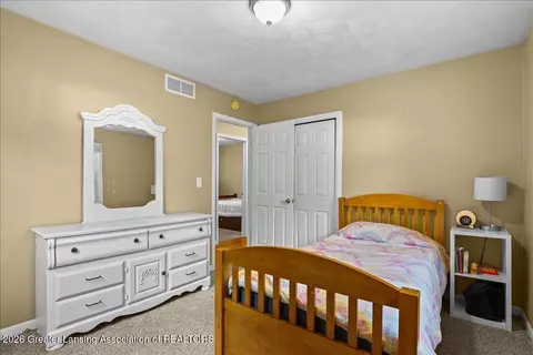 Bedroom - 4264 Kim Rye Ln, Holt, MI 48842 photo 4 of 8