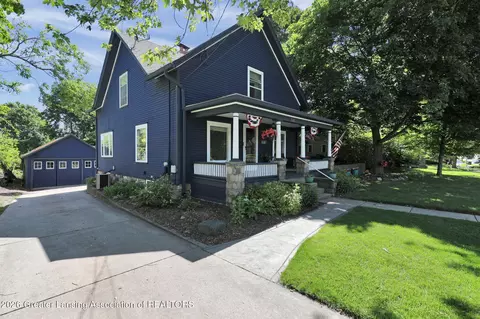 521 E Jefferson St, Grand Ledge, MI 48837