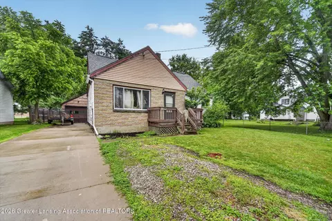 2212 Auburn Ave, Holt, MI 48842
