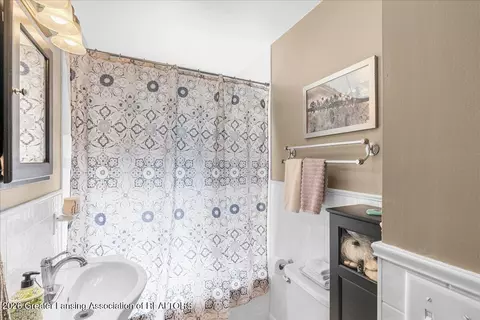 Bath - 2017 Devonshire Ave, Lansing, MI 48910 photo 1 of 2