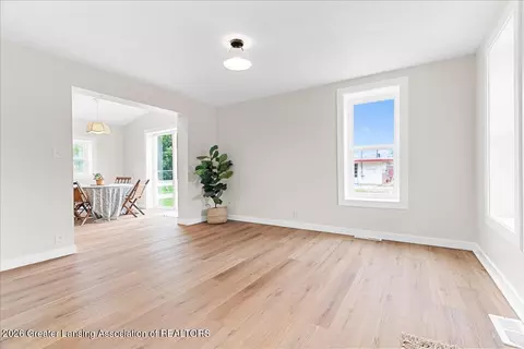 903 E State St, Saint Johns, MI 48879 photo 8