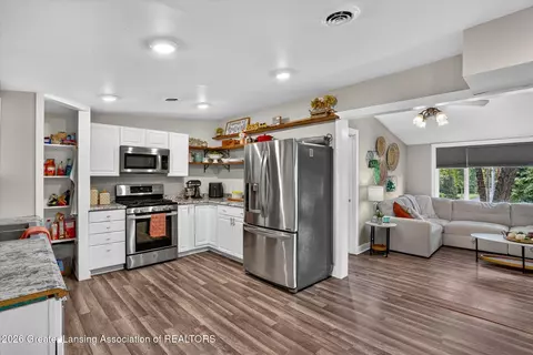 Kitchen - 715 Birchwood St, Dewitt, MI 48820 photo 2 of 3