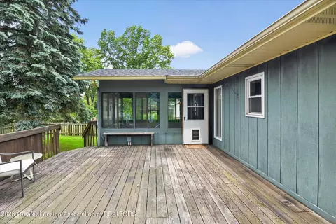 Exterior - 620 Meade Dr, Lansing, MI 48917 photo 8 of 9