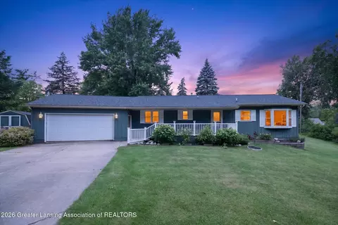 620 Meade Dr, Lansing, MI 48917