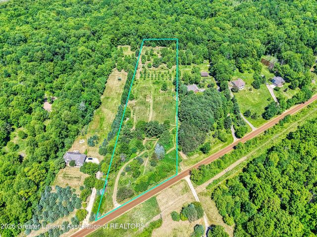 8716 Warner Rd, Haslett, MI 48840