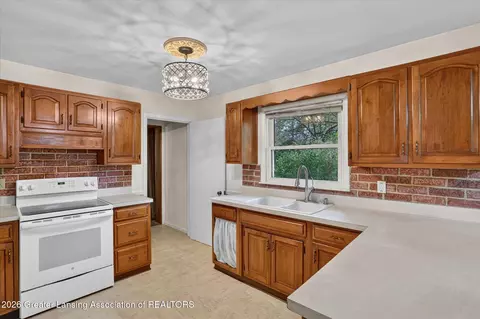 Kitchen - 12419 E Greenfield Rd, Lansing, MI 48917 photo 4 of 6