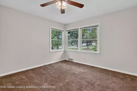 Bedroom - 12419 E Greenfield Rd, Lansing, MI 48917 photo 4 of 7