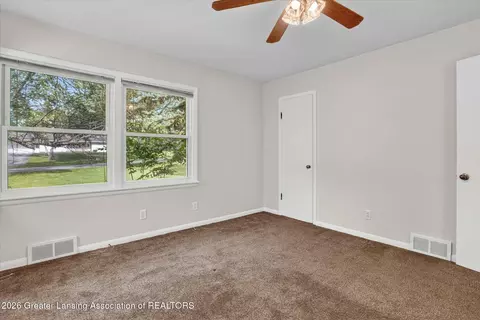 Bedroom - 12419 E Greenfield Rd, Lansing, MI 48917 photo 5 of 7