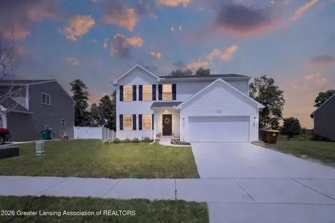 882 Saint Johns Chase, Grand Ledge, MI 48837