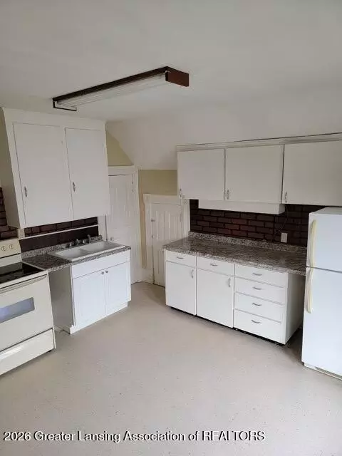 Kitchen - 219 E Oliver St, Corunna, MI 48817 photo 2 of 4