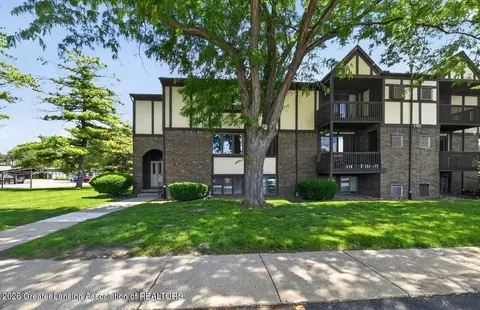6150 Cobblers Dr #104, East Lansing, MI 48823