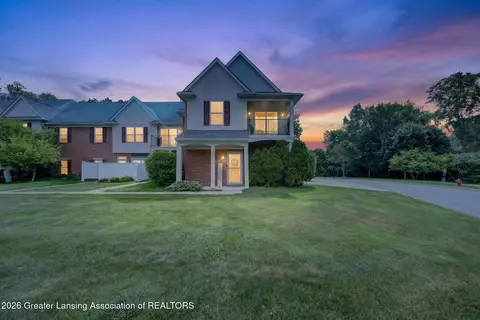 2858 Cottonwood Dr #C, Waterford, MI 48328
