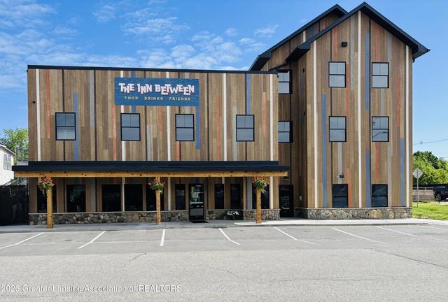 6064 River St #301, Indian River, MI 49749
