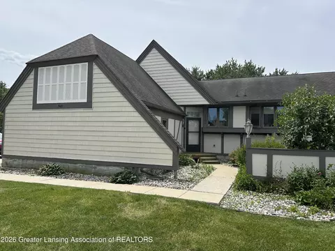 5101 Aspen Dr, Lansing, MI 48917