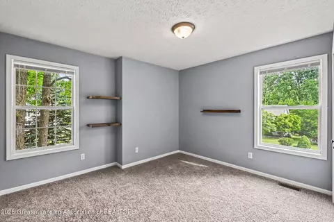 Bedroom - 13813 G K Dr, Bath, MI 48808 photo 2 of 2