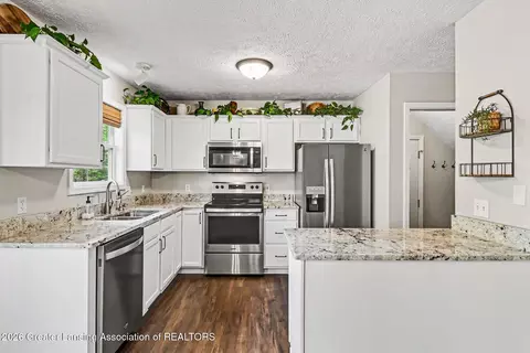 Kitchen - 13813 G K Dr, Bath, MI 48808 photo 1 of 3