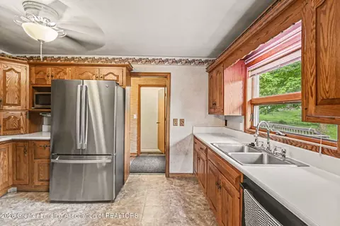 Kitchen - 6950 Delta River Dr, Lansing, MI 48906 photo 2 of 3