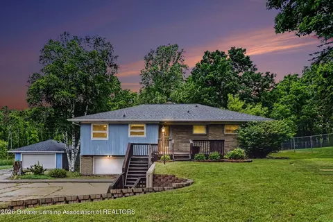 6950 Delta River Dr, Lansing, MI 48906