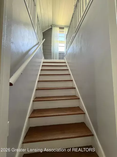 Entry Way - 2400 Devonshire Ave, Lansing, MI 48910 photo 3 of 4