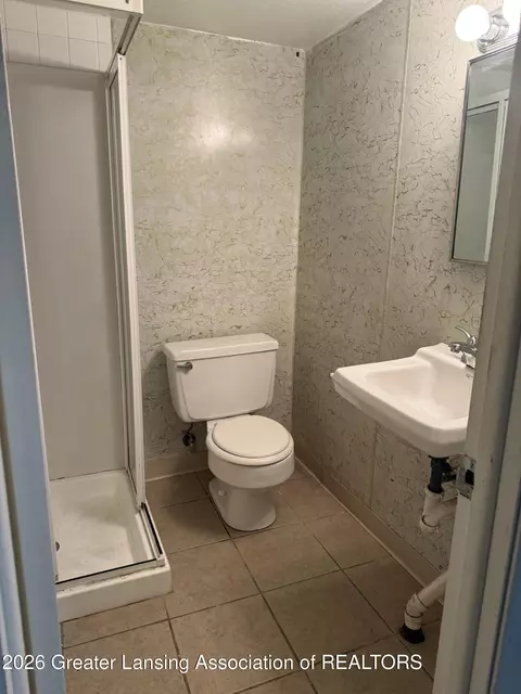 Bath - 2400 Devonshire Ave, Lansing, MI 48910 photo 2 of 2