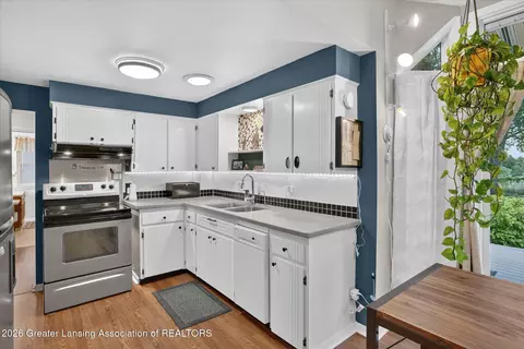 Kitchen - 928 Robins Rd, Lansing, MI 48917 photo 1 of 4