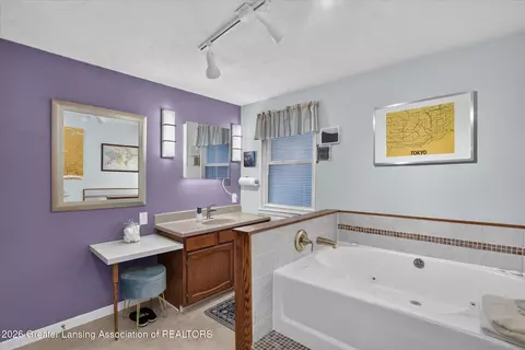 Bath - 928 Robins Rd, Lansing, MI 48917 photo 2 of 4